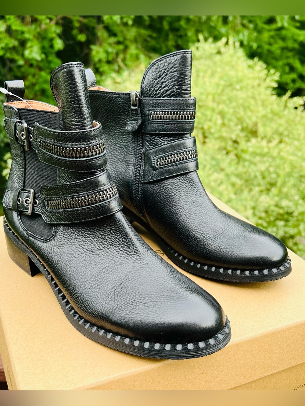 Gentle Soles by Kenneth Cole “Barnaby” Black Leather women’s Ankle Boots size 8
